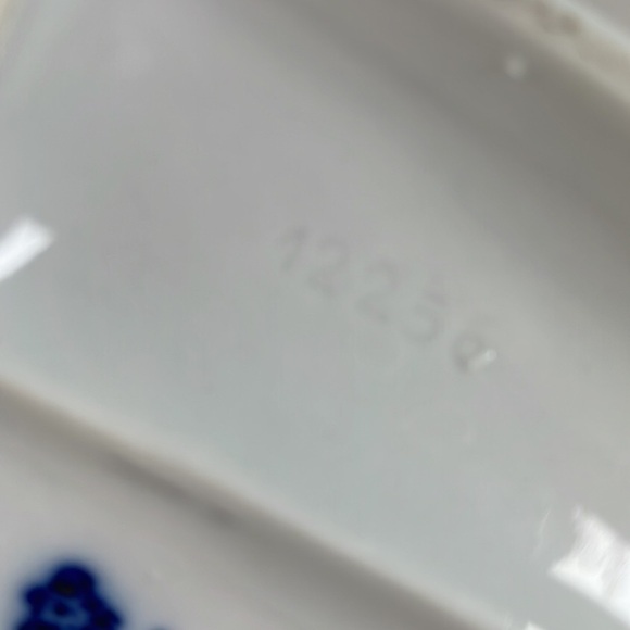 Fine Porcelain ScottishTerrier’s Figurine - Picture 9 of 14